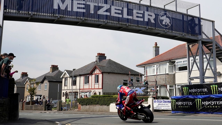 METZELER TT VILLAGE - Isle of Man TT