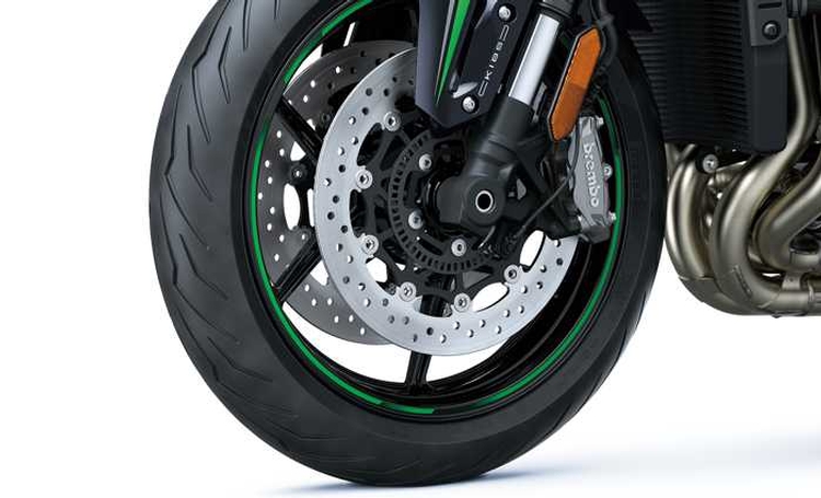 Pirelli DIABLO ROSSO III chosen as original equipment for the new hypernaked Kawasaki Z H2