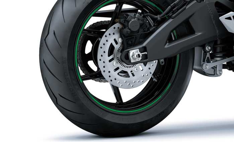 Pirelli DIABLO ROSSO III chosen as original equipment for the new hypernaked Kawasaki Z H2