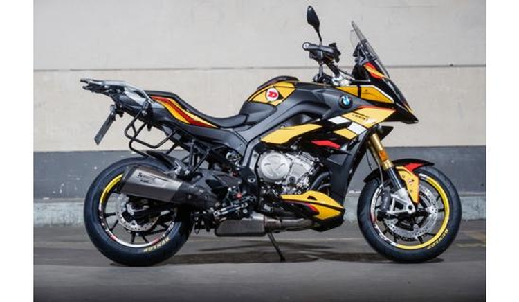 Fahre die BMW - Dunlop Bikes 2019